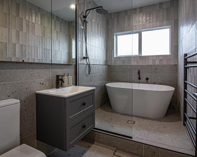 Liz-Main-Bathroom-1-Web
