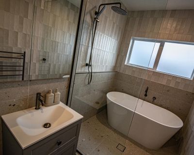 Liz-Main-Bathroom-High-Web
