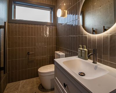 Liz-ensuite-from-Shower-Web